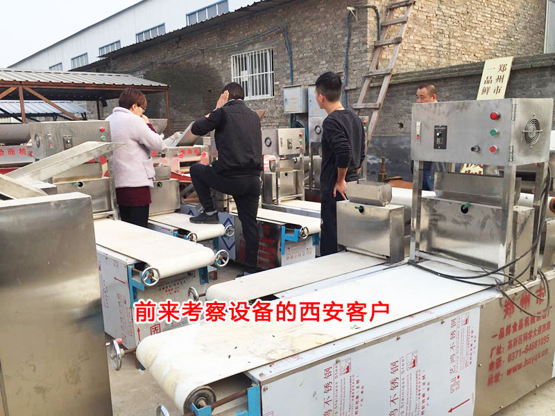 前來(lái)考察設(shè)備的西安客戶