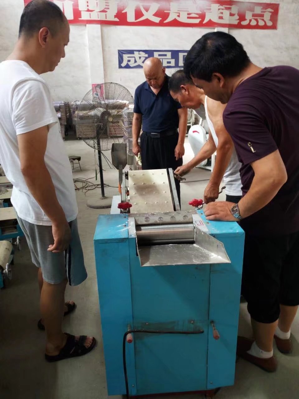 山西臨汾高中食堂燴面機(jī)