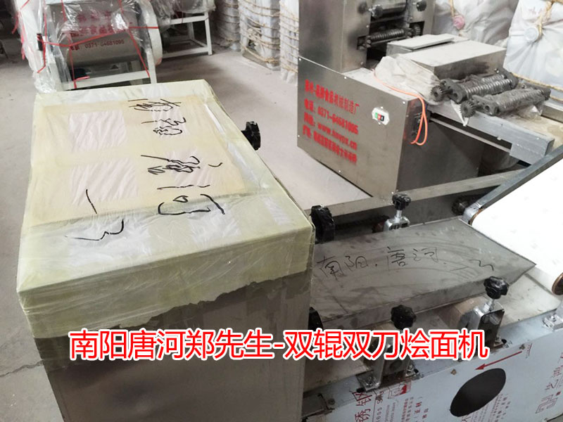 南陽市唐河縣鄭先生的雙輥雙刀燴面機
