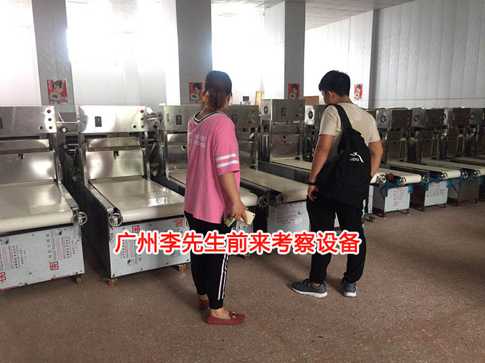 李先生現(xiàn)場(chǎng)考察設(shè)備
