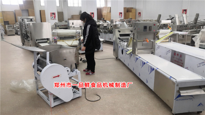 350燴面機(jī)生產(chǎn)面坯中