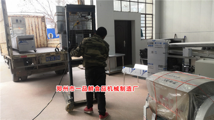 350燴面機(jī)裝車發(fā)貨